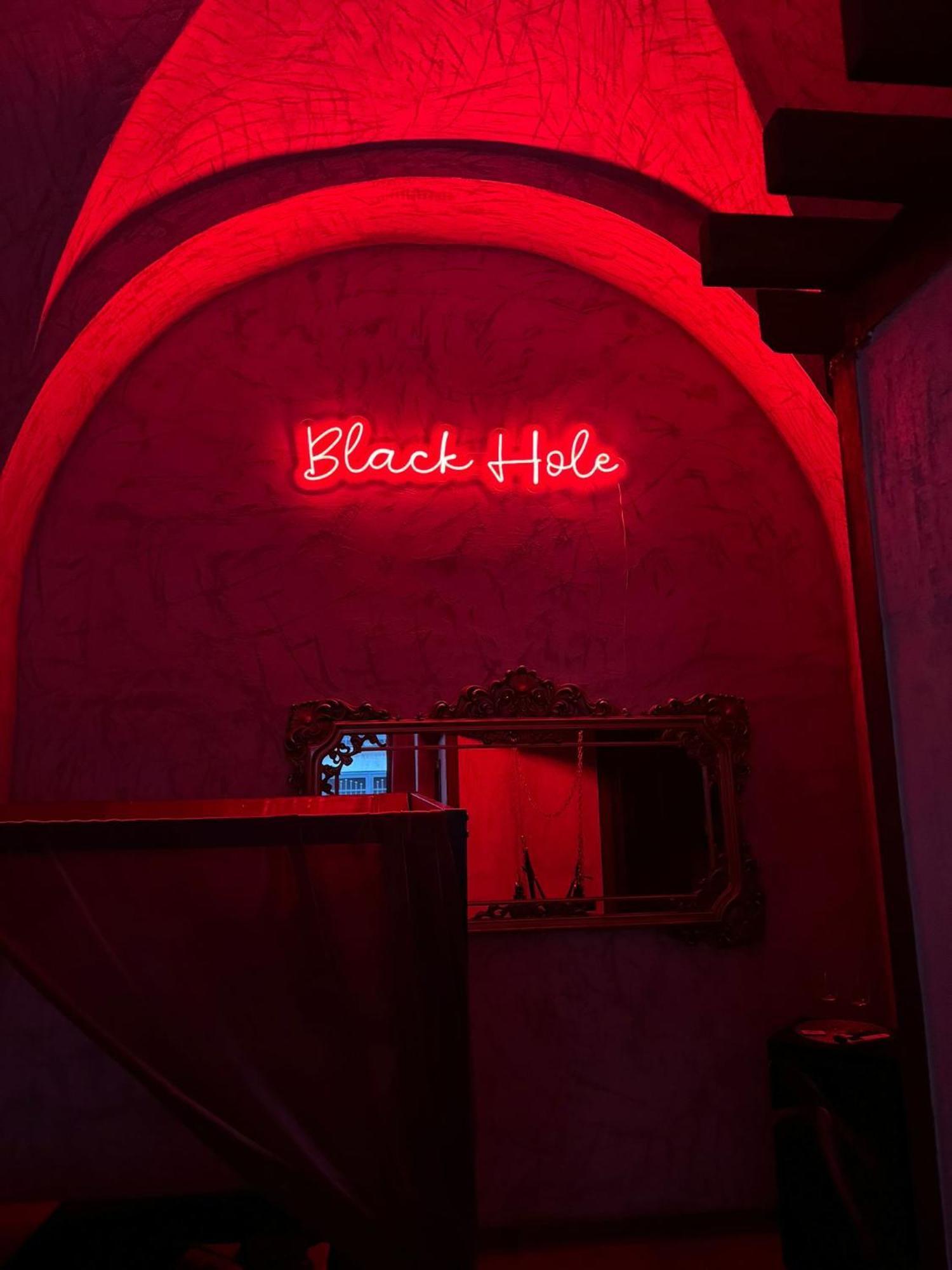 Black Hole Rooms Катания Экстерьер фото