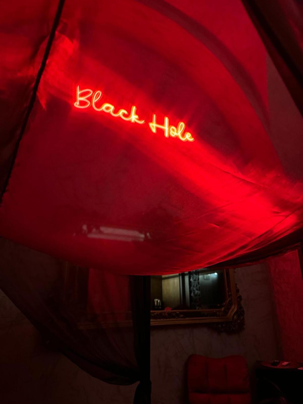 Black Hole Rooms Катания Экстерьер фото