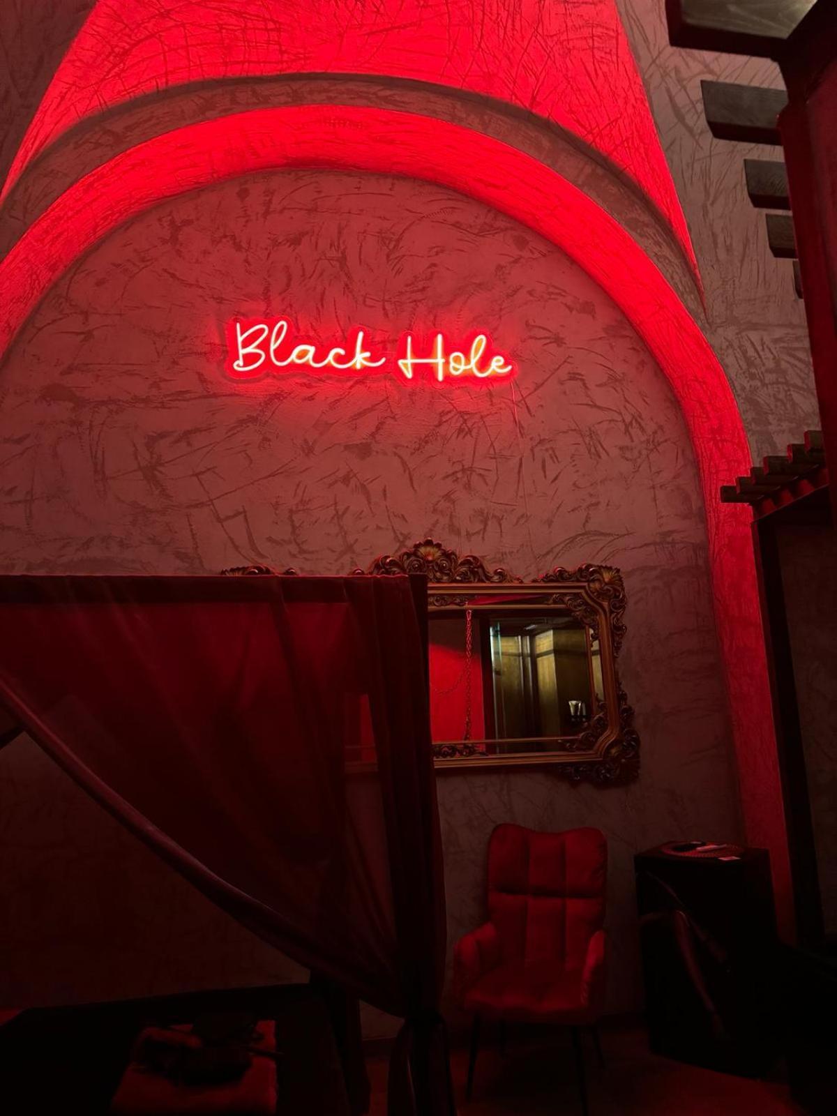 Black Hole Rooms Катания Экстерьер фото