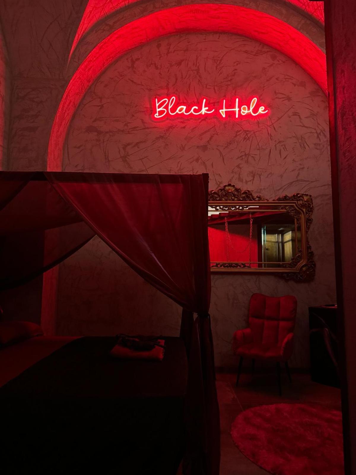 Black Hole Rooms Катания Экстерьер фото